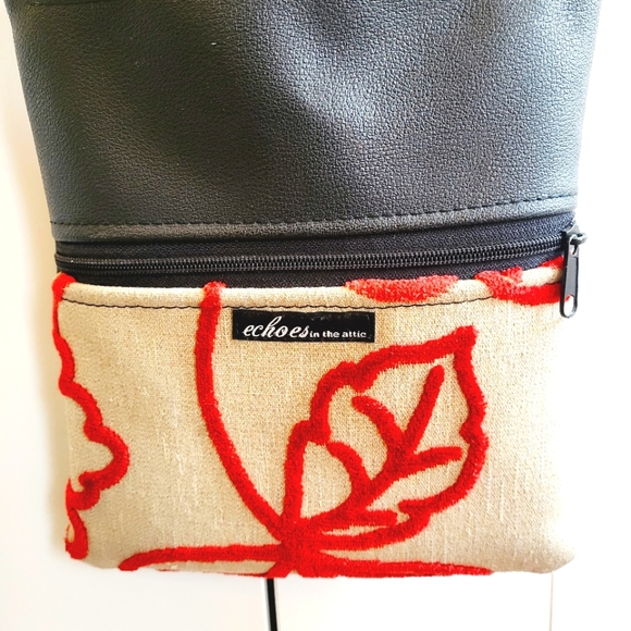 Echos in the Attic Crossbody Purse - Picture 2 of 5